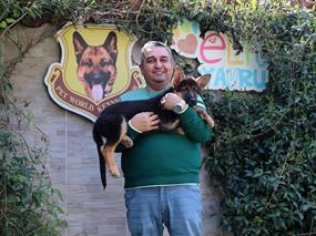 Vakar Bey Ve Ailesi Alman Çoban Yavrularına Kavuştular